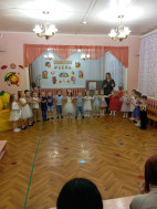 Осенний праздник в группе "Ромашка".