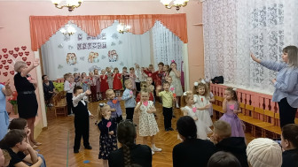 Праздничный концерт, посвященный Дню матери.